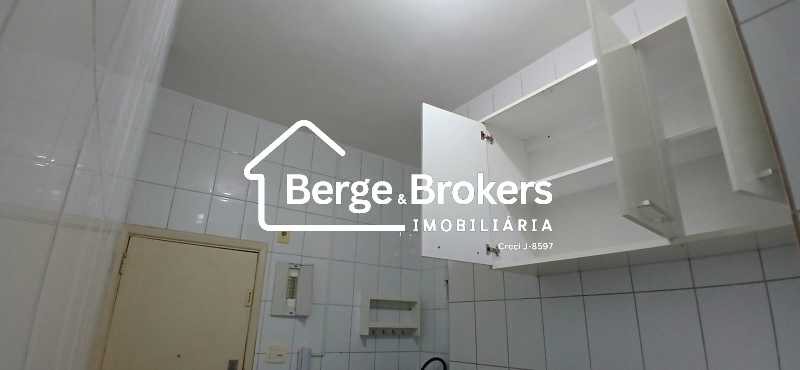 Conheça Armários Cozinha do imóvel - Apartamento à venda Praia de Botafogo, Botafogo, Rio de Janeiro - R$ 490.000 - RJAP10322 - 11 Armários Cozinha - 11