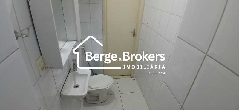 Conheça Banheiro - Vista Box do imóvel - Apartamento à venda Praia de Botafogo, Botafogo, Rio de Janeiro - R$ 490.000 - RJAP10322 - 19 Banheiro - Vista Box - 19