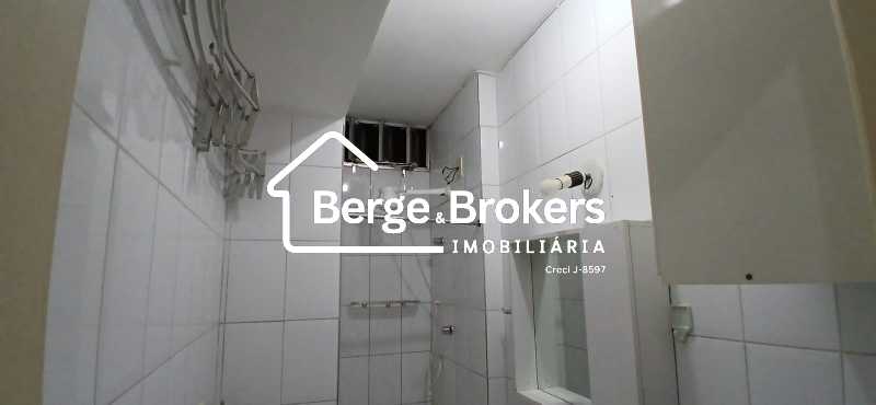 Conheça Entrada Banheiro do imóvel - Apartamento à venda Praia de Botafogo, Botafogo, Rio de Janeiro - R$ 490.000 - RJAP10322 - 16 Entrada Banheiro - 16