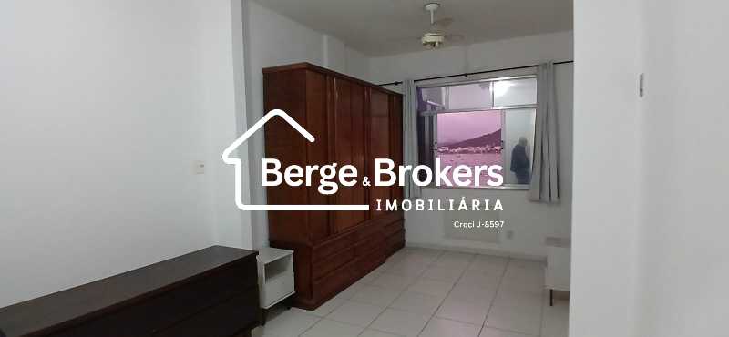 Conheça Vista Sala - Ângulo Direito do imóvel - Apartamento à venda Praia de Botafogo, Botafogo, Rio de Janeiro - R$ 490.000 - RJAP10322 - 22 Vista Sala - Ângulo Direito - 22
