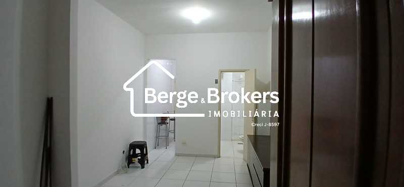 Conheça Entrada Sala do imóvel - Apartamento à venda Praia de Botafogo, Botafogo, Rio de Janeiro - R$ 490.000 - RJAP10322 - 13 Entrada Sala - 13