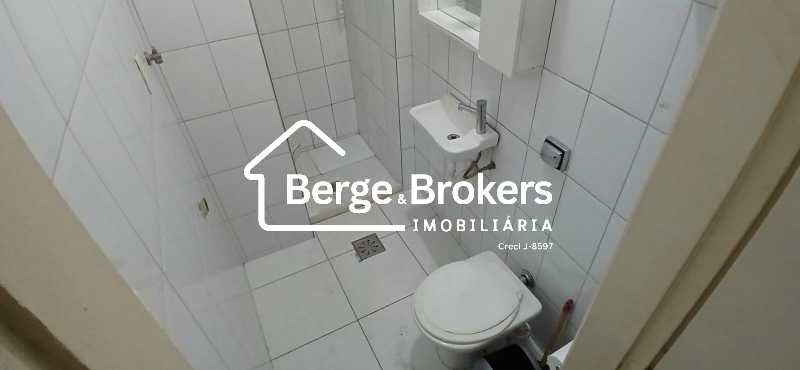 Conheça Entrada Banheiro - Inferior do imóvel - Apartamento à venda Praia de Botafogo, Botafogo, Rio de Janeiro - R$ 490.000 - RJAP10322 - 17 Entrada Banheiro - Inferior - 17