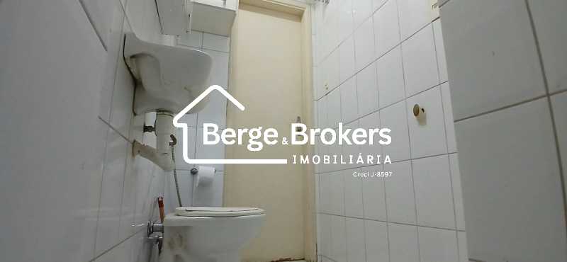 Conheça Entrada Banheiro - Superior do imóvel - Apartamento à venda Praia de Botafogo, Botafogo, Rio de Janeiro - R$ 490.000 - RJAP10322 - 18 Entrada Banheiro - Superior - 18