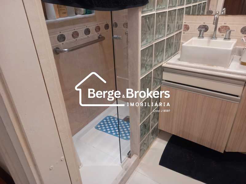 Conheça BANHEIRO SUITE 2 do imóvel - Apartamento à venda Praça Eugênio Jardim, Copacabana, Rio de Janeiro - R$ 1.700.000 - RJAP30672 - 13 BANHEIRO SUITE 2 - 13