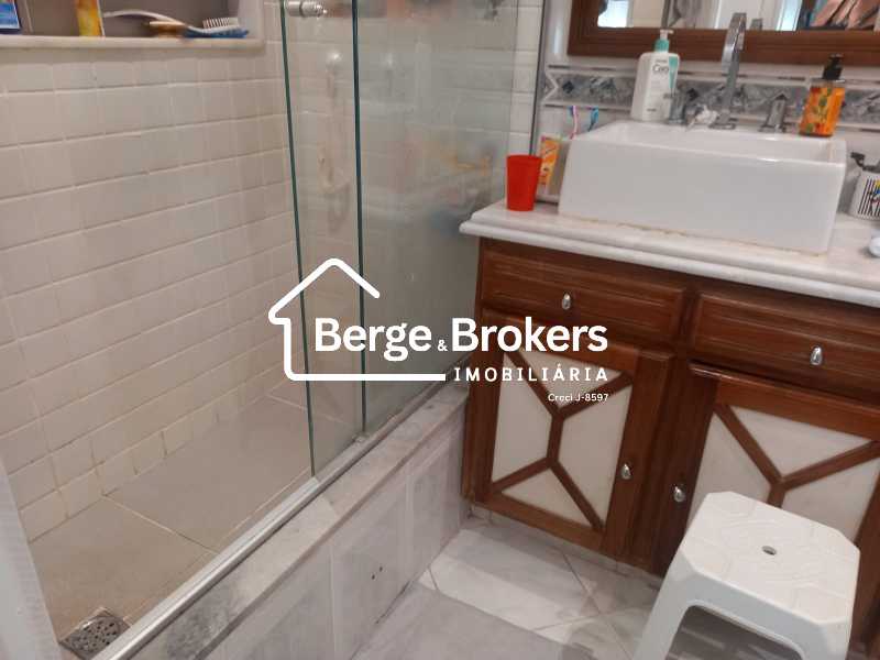 Conheça BANHEIRO do imóvel - Apartamento à venda Praça Eugênio Jardim, Copacabana, Rio de Janeiro - R$ 1.700.000 - RJAP30672 - 16 BANHEIRO - 16