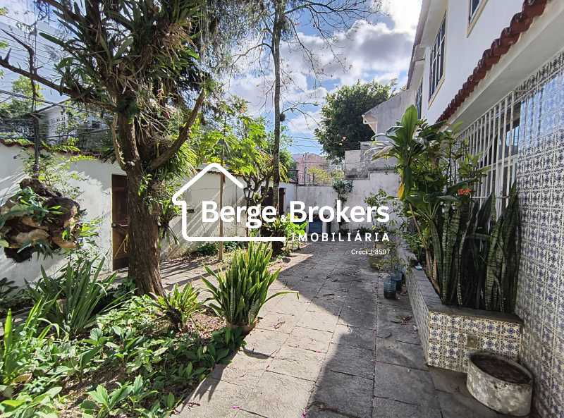 Conheça JARDIM CASA do imóvel - Excelente Casa Triplex próxima ao Alto da Boa Vista muito espaçosa - RJCA30025 - 5 JARDIM CASA - 5