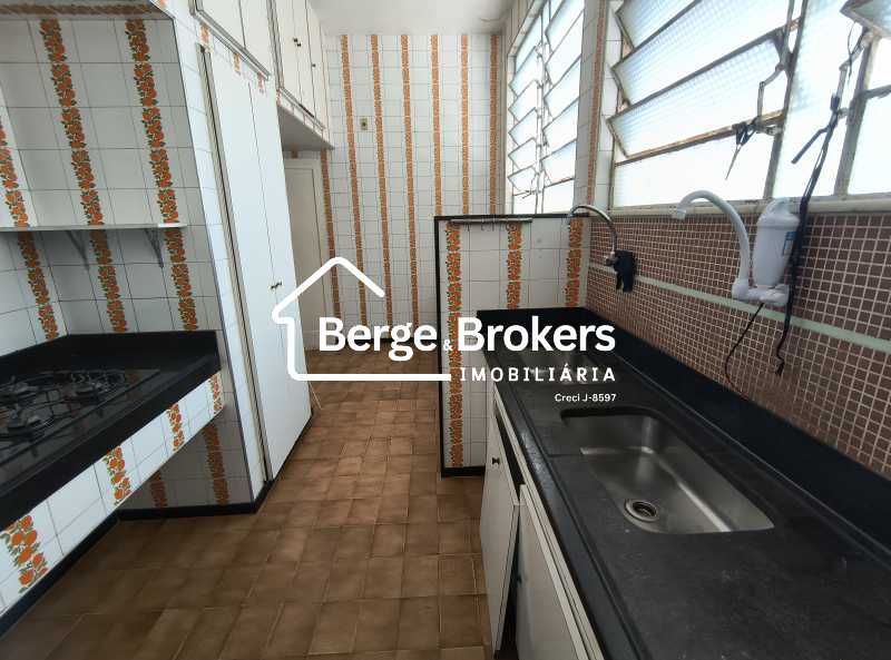 Conheça COZINHA do imóvel - Excelente Casa Triplex próxima ao Alto da Boa Vista muito espaçosa - RJCA30025 - 20 COZINHA - 20