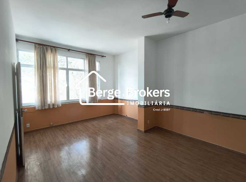 Conheça SUITE 1 do imóvel - Excelente Casa Triplex próxima ao Alto da Boa Vista muito espaçosa - RJCA30025 - 22 SUITE 1 - 22