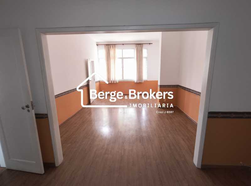 Conheça SUITE 1 do imóvel - Excelente Casa Triplex próxima ao Alto da Boa Vista muito espaçosa - RJCA30025 - 24 SUITE 1 - 24