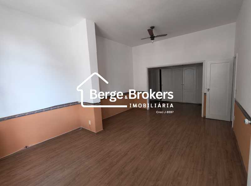 Conheça SUITE 1 do imóvel - Excelente Casa Triplex próxima ao Alto da Boa Vista muito espaçosa - RJCA30025 - 25 SUITE 1 - 25