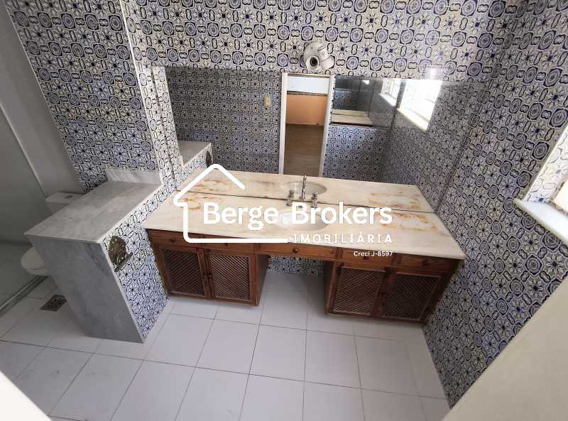 Conheça BANHEIRO SUITE 1 do imóvel - Excelente Casa Triplex próxima ao Alto da Boa Vista muito espaçosa - RJCA30025 - 27 BANHEIRO SUITE 1 - 27