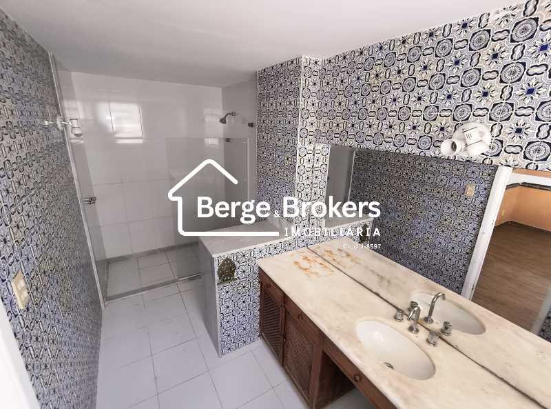Conheça BAMHEIRO SUITE 1 do imóvel - Excelente Casa Triplex próxima ao Alto da Boa Vista muito espaçosa - RJCA30025 - 28 BAMHEIRO SUITE 1 - 28