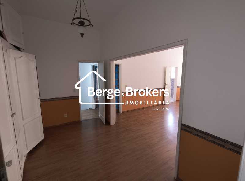 Conheça CLOSET SUITE 1 do imóvel - Excelente Casa Triplex próxima ao Alto da Boa Vista muito espaçosa - RJCA30025 - 31 CLOSET SUITE 1 - 31
