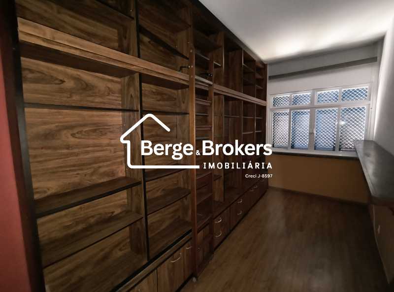 Conheça CLOSET SUITE 1 do imóvel - Excelente Casa Triplex próxima ao Alto da Boa Vista muito espaçosa - RJCA30025 - 32 CLOSET SUITE 1 - 32