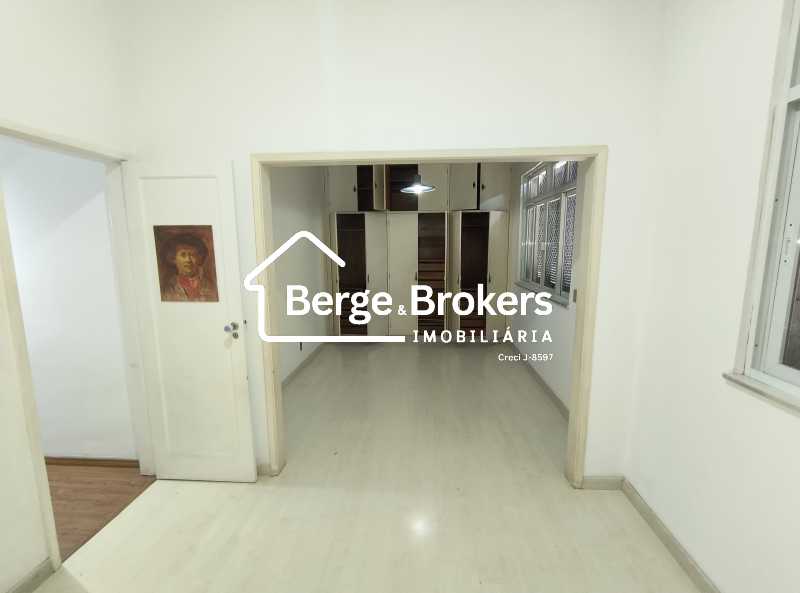 Conheça QUARTO do imóvel - Excelente Casa Triplex próxima ao Alto da Boa Vista muito espaçosa - RJCA30025 - 35 QUARTO - 35
