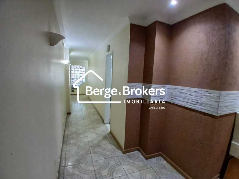 Conheça CORREDOR do imóvel - REFORMADO/VISTA PRAIA DE BOTAFOGO/METRÔ/GARAGEM - RJAP30699 - 9 CORREDOR - 9