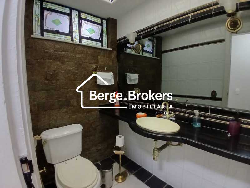 Conheça BANHEIRO 1 do imóvel - REFORMADO/VISTA PRAIA DE BOTAFOGO/METRÔ/GARAGEM - RJAP30699 - 12 BANHEIRO 1 - 12