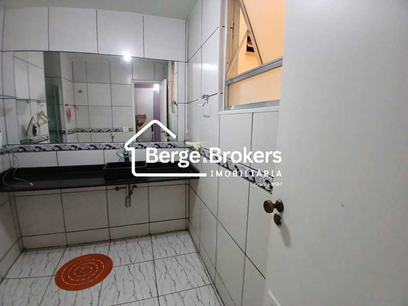 Conheça BANHEIRO 3 do imóvel - REFORMADO/VISTA PRAIA DE BOTAFOGO/METRÔ/GARAGEM - RJAP30699 - 19 BANHEIRO 3 - 19