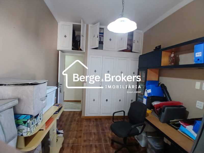 Conheça QUARTO 2 do imóvel - REFORMADO/VISTA PRAIA DE BOTAFOGO/METRÔ/GARAGEM - RJAP30699 - 23 QUARTO 2 - 23