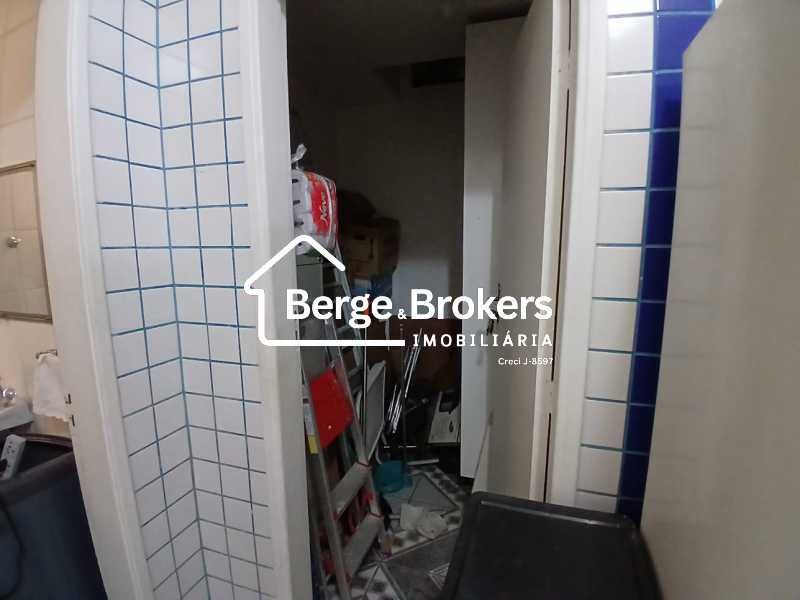 Conheça QUARTO DE SERVIÇO do imóvel - REFORMADO/VISTA PRAIA DE BOTAFOGO/METRÔ/GARAGEM - RJAP30699 - 34 QUARTO DE SERVIÇO - 34