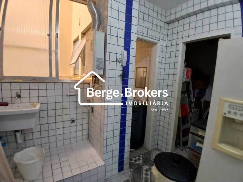 Conheça ÁREA DE SERVIÇO do imóvel - REFORMADO/VISTA PRAIA DE BOTAFOGO/METRÔ/GARAGEM - RJAP30699 - 32 ÁREA DE SERVIÇO - 32