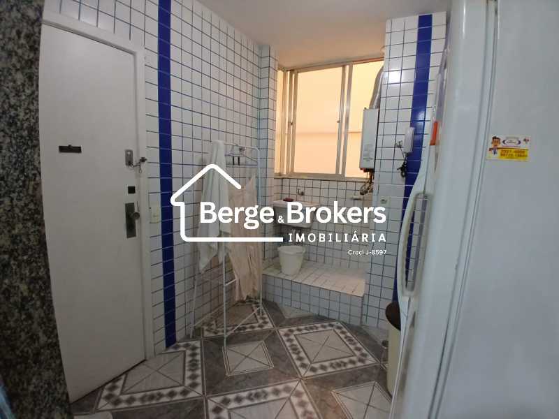 Conheça ÁREA DE SERVIÇO do imóvel - REFORMADO/VISTA PRAIA DE BOTAFOGO/METRÔ/GARAGEM - RJAP30699 - 31 ÁREA DE SERVIÇO - 31