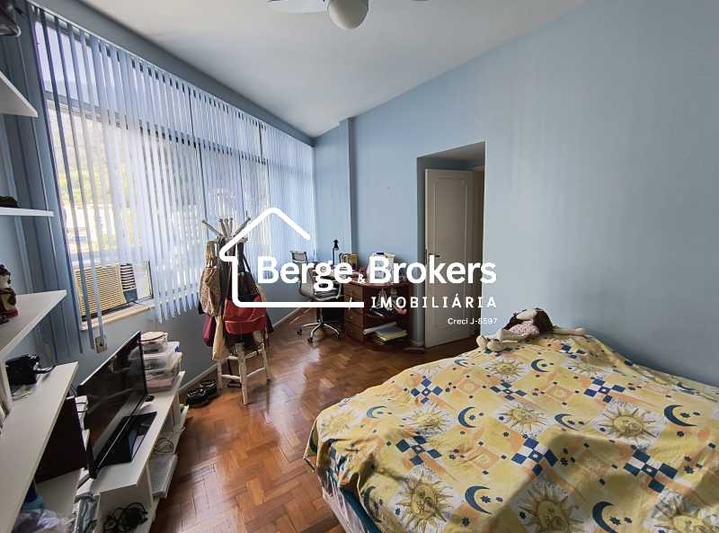 Conheça QUARTO 2 do imóvel - Apartamento à venda na Tijuca com três quartos sendo uma suite e vaga de garagem - RJAP30711 - 19 QUARTO 2 - 19