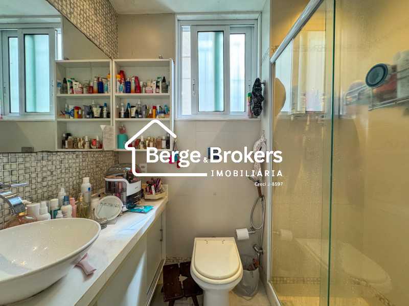 Conheça Cópia de 05banheiros004 do imóvel - Apartamento à venda Rua Jardim Botânico, Jardim Botânico, Rio de Janeiro - R$ 1.200.000 - RJAP30712 - 35 Cópia de 05banheiros004 - 35