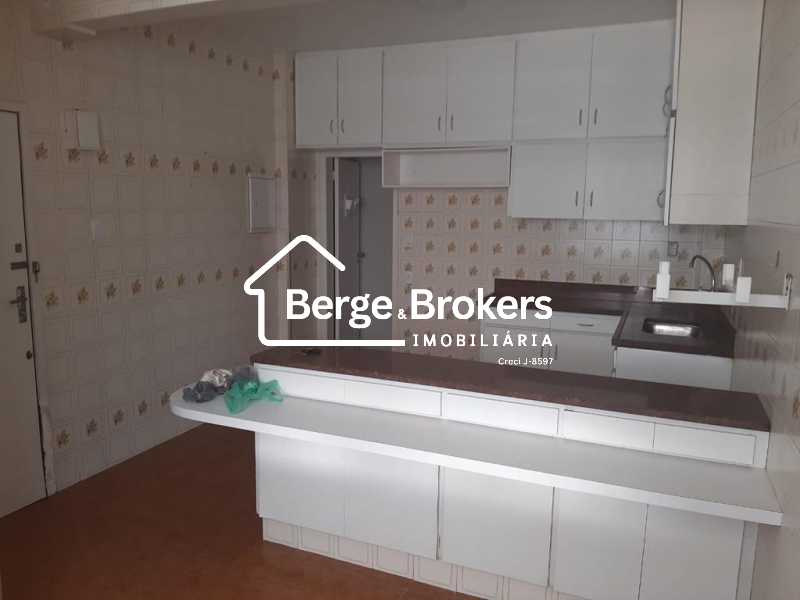 Conheça COZINHA do imóvel - Apartamento na Tijuca a venda com três quartos e vaga de garagem - RJAP30717 - 14 COZINHA - 14
