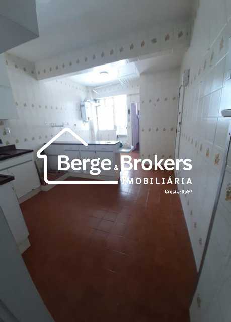 Conheça ÁREA SERVIÇO do imóvel - Apartamento na Tijuca a venda com três quartos e vaga de garagem - RJAP30717 - 16 ÁREA SERVIÇO - 16