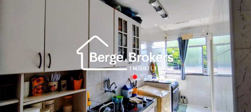 Conheça COZINHA E ÁREA DE SERVIÇO do imóvel - Apartamento à venda Travessa Cerqueira Lima, Riachuelo, Rio de Janeiro - R$ 260.000 - RJAP20751 - 10 COZINHA E ÁREA DE SERVIÇO - 10