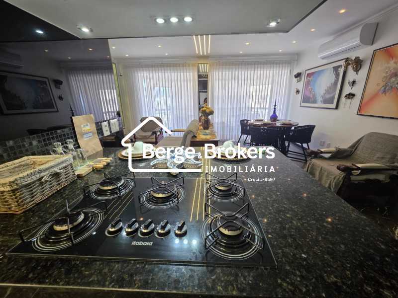 Conheça Cozinha integrada do imóvel - Cobertura à venda Avenida Lúcio Costa, Barra da Tijuca, Rio de Janeiro - R$ 3.300.000 - RJCO20020 - 7 Cozinha integrada - 7