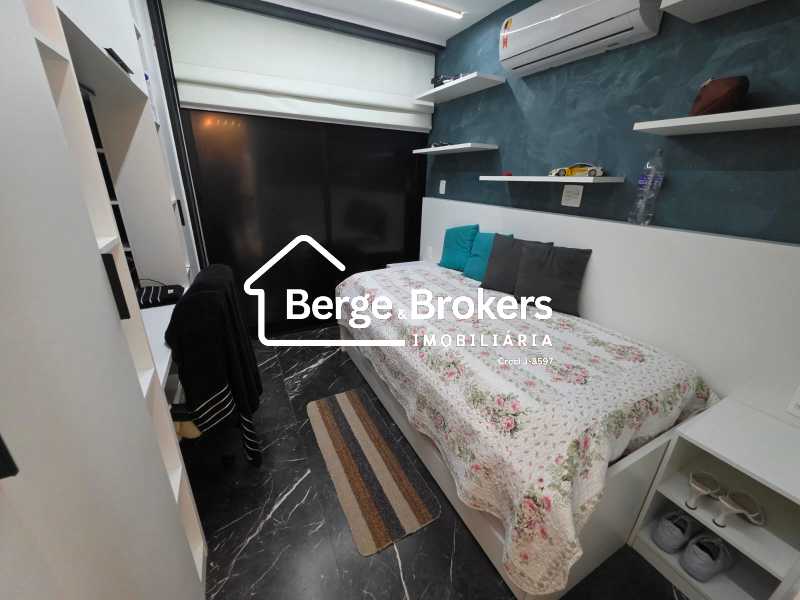 Conheça Quarto do imóvel - Cobertura à venda Avenida Lúcio Costa, Barra da Tijuca, Rio de Janeiro - R$ 3.300.000 - RJCO20020 - 15 Quarto - 15