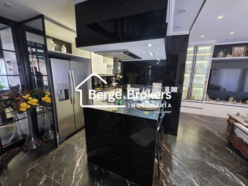 Conheça Cozinha integrada do imóvel - Cobertura à venda Avenida Lúcio Costa, Barra da Tijuca, Rio de Janeiro - R$ 3.300.000 - RJCO20020 - 8 Cozinha integrada - 8