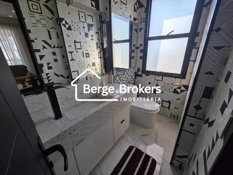 Conheça Banheiro 1 piso do imóvel - Cobertura à venda Avenida Lúcio Costa, Barra da Tijuca, Rio de Janeiro - R$ 3.300.000 - RJCO20020 - 11 Banheiro 1 piso - 11
