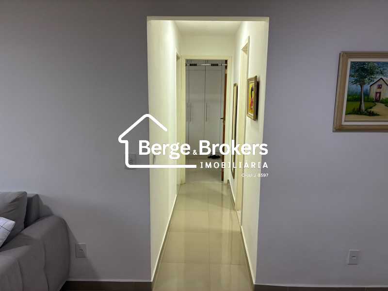 Conheça CORREDOR PARA OS QUARTOS do imóvel - Apartamento 2 quartos/ Residencial / Vila Isabel - RJAP20804 - 4 CORREDOR PARA OS QUARTOS - 4