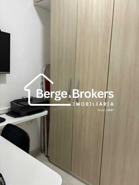 Conheça DEPENDÊNCIA DE SERVIÇO do imóvel - Apartamento 2 quartos/ Residencial / Vila Isabel - RJAP20804 - 16 DEPENDÊNCIA DE SERVIÇO - 16