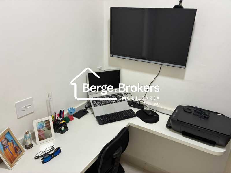 Conheça DEPENDÊNCIA DE SERVIÇO do imóvel - Apartamento 2 quartos/ Residencial / Vila Isabel - RJAP20804 - 17 DEPENDÊNCIA DE SERVIÇO - 17