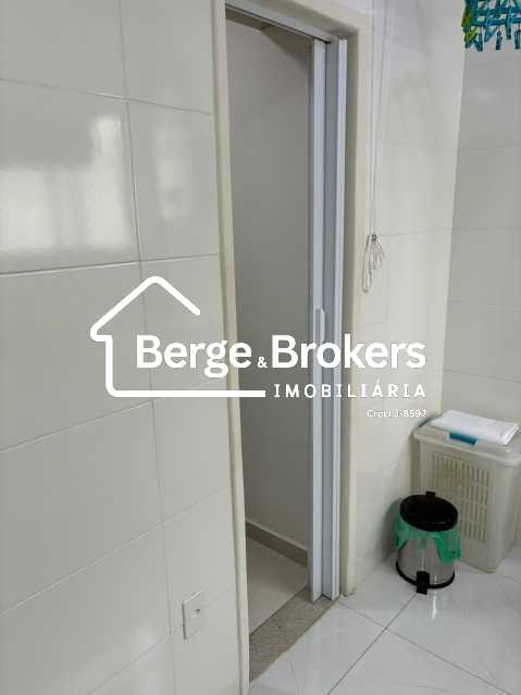 Conheça ENTRADA DA DEPENDÊNCIA DE SERV do imóvel - Apartamento 2 quartos/ Residencial / Vila Isabel - RJAP20804 - 15 ENTRADA DA DEPENDÊNCIA DE SERV - 15