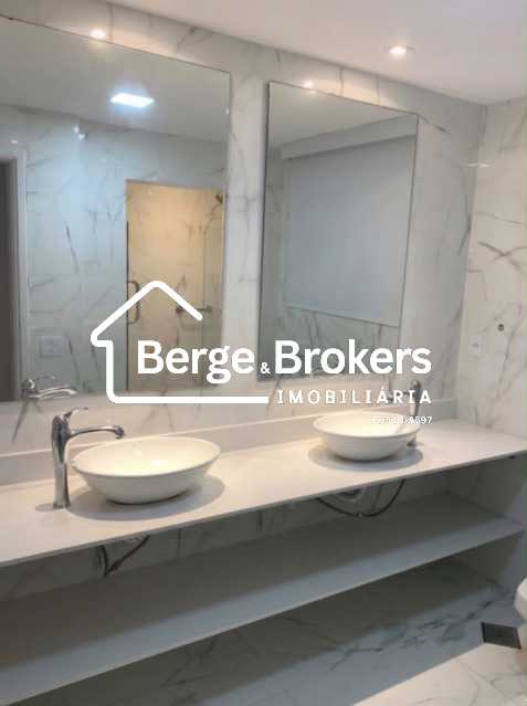 Conheça banheiro da suíte. do imóvel - Apartamento para alugar Rua Constante Ramos, Copacabana, Rio de Janeiro - R$ 13.000 - RJAP40194 - 10 banheiro da suíte. - 10