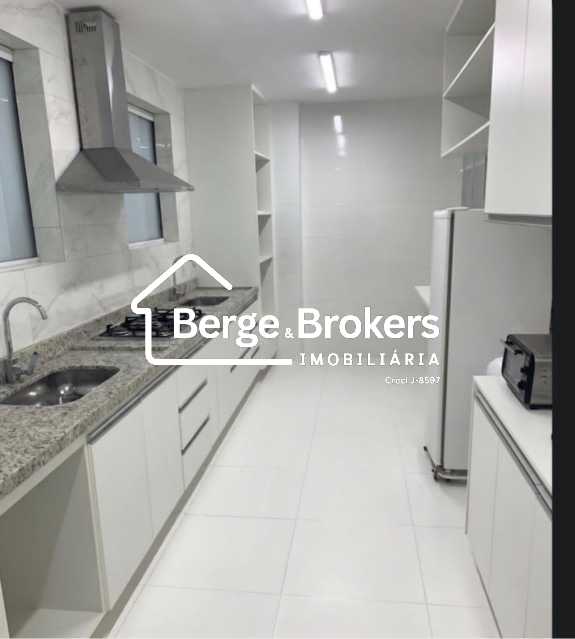Conheça cozinha do imóvel - Apartamento para alugar Rua Constante Ramos, Copacabana, Rio de Janeiro - R$ 13.000 - RJAP40194 - 15 cozinha - 15