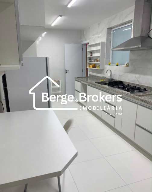Conheça cozinha. do imóvel - Apartamento para alugar Rua Constante Ramos, Copacabana, Rio de Janeiro - R$ 13.000 - RJAP40194 - 17 cozinha. - 17