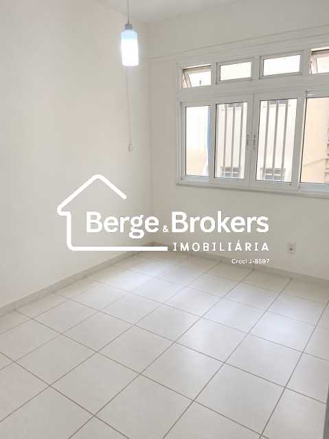 Conheça QUARTO 1 do imóvel - EXCELENTE 2 QUARTOS EM COPACABANA COM GARAGEM - RJAP20807 - 7 QUARTO 1 - 7