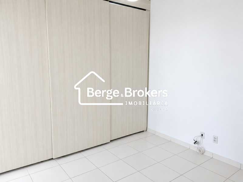 Conheça QUARTO 1 do imóvel - EXCELENTE 2 QUARTOS EM COPACABANA COM GARAGEM - RJAP20807 - 9 QUARTO 1 - 9