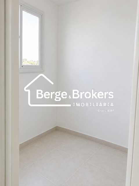 Conheça DEPENDÊNCIA DE SERVIÇO do imóvel - EXCELENTE 2 QUARTOS EM COPACABANA COM GARAGEM - RJAP20807 - 22 DEPENDÊNCIA DE SERVIÇO - 22