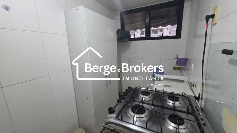 Conheça COZINHA do imóvel - SALA E QUARTO COM GARAGEM EM COPACABANA - RJAP10406 - 14 COZINHA - 14