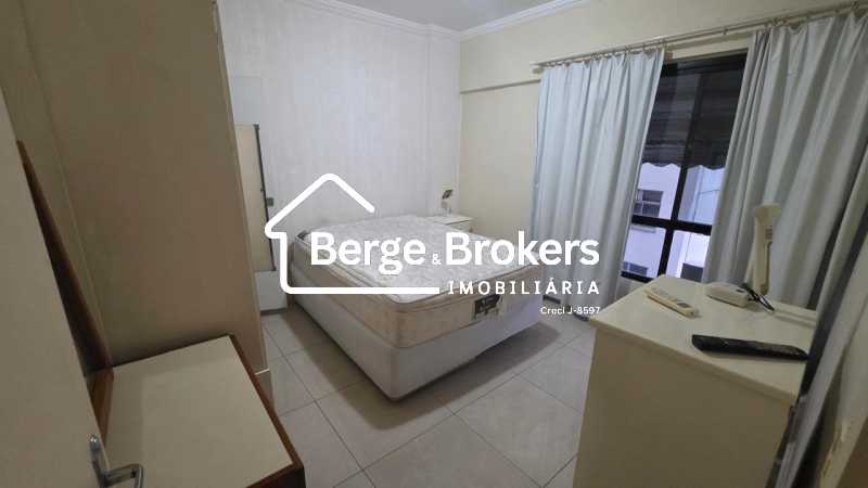 Conheça QUARTO do imóvel - SALA E QUARTO COM GARAGEM EM COPACABANA - RJAP10406 - 8 QUARTO - 8