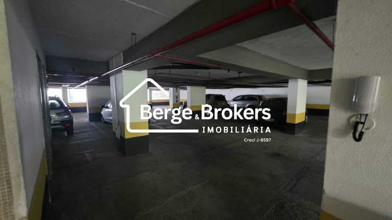 Conheça Garagem livre e coberta do imóvel - Cobertura à venda Rua da Matriz, Botafogo, Rio de Janeiro - R$ 1.000.000 - RJCO10012 - 28 Garagem livre e coberta - 28