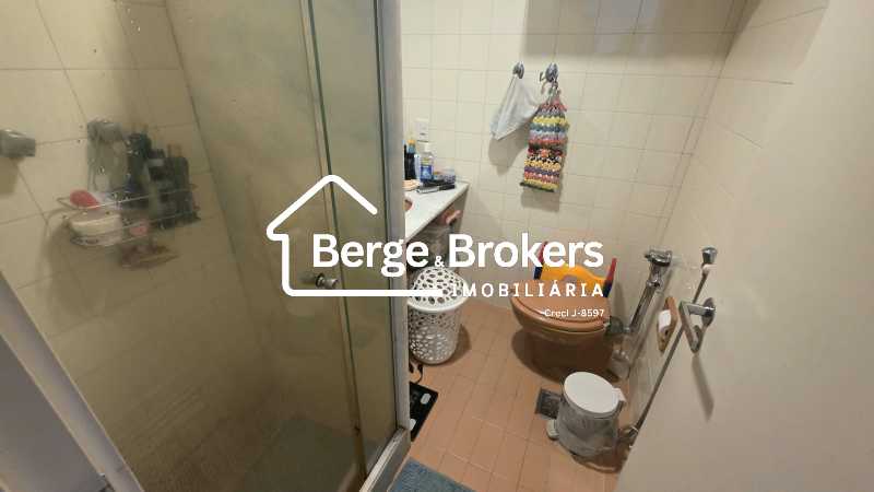 Conheça Banheiro Social 1 piso do imóvel - Cobertura à venda Rua da Matriz, Botafogo, Rio de Janeiro - R$ 1.000.000 - RJCO10012 - 5 Banheiro Social 1 piso - 5