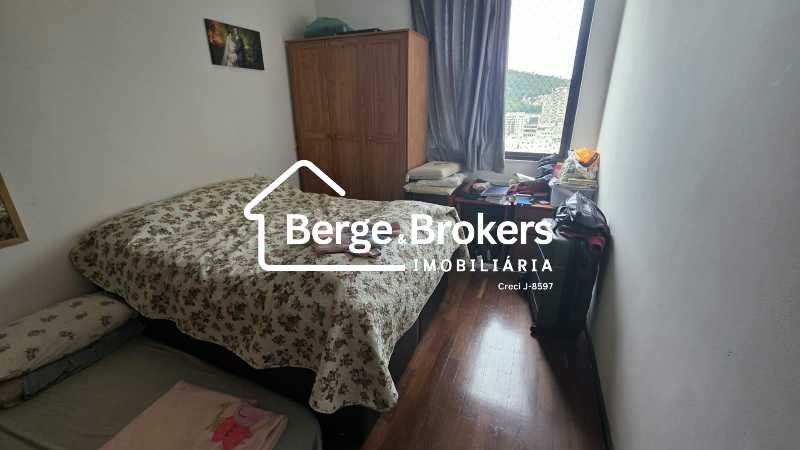 Conheça Quarto 1 Piso do imóvel - Cobertura à venda Rua da Matriz, Botafogo, Rio de Janeiro - R$ 1.000.000 - RJCO10012 - 6 Quarto 1 Piso - 6